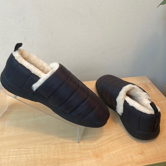 Vionic Tranquil Black Quilted Nylon Shearling Lined Slipper - New - Picture 1 of 9